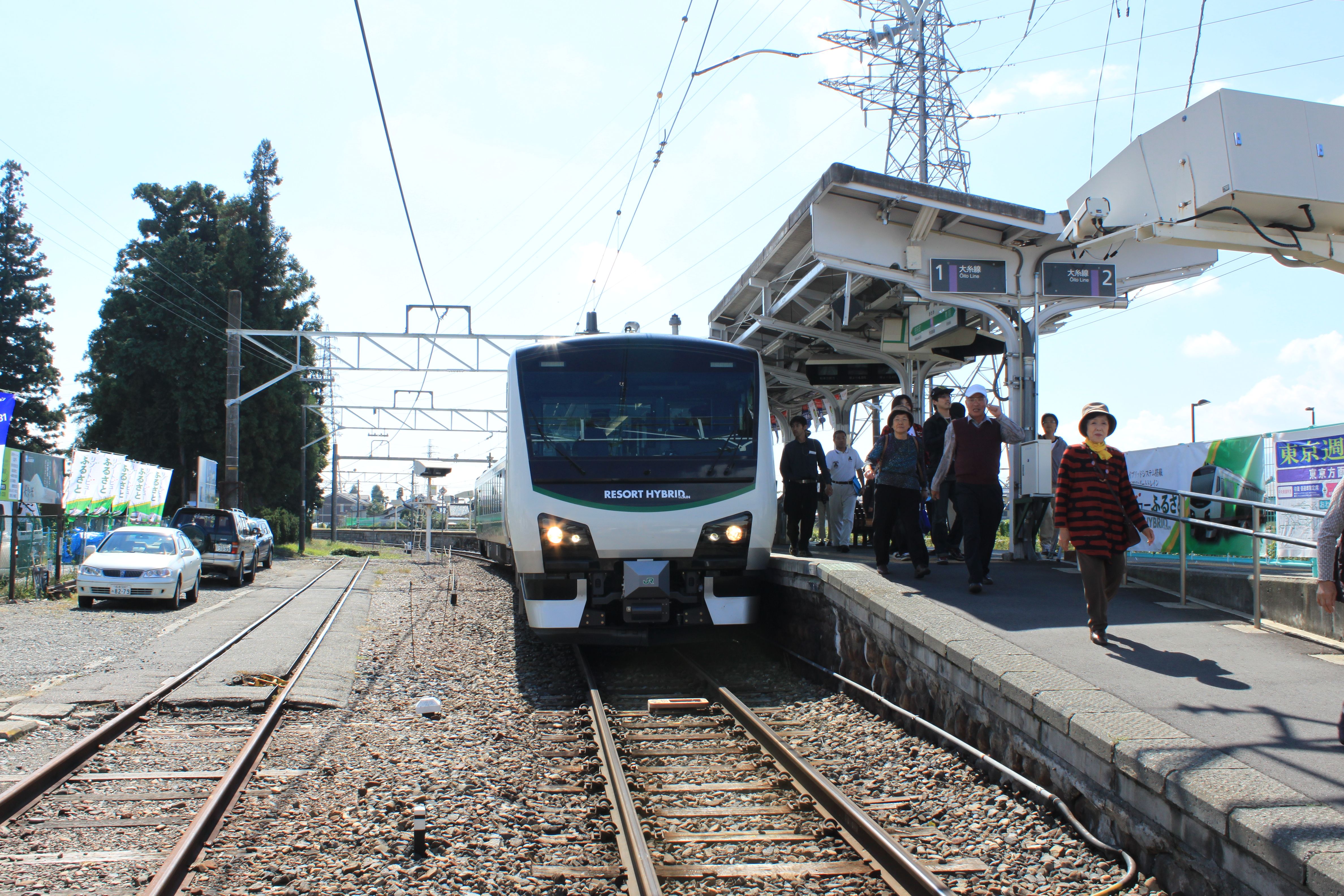 JR East HB-E300 Resort View Furusato at Hotaka Station.