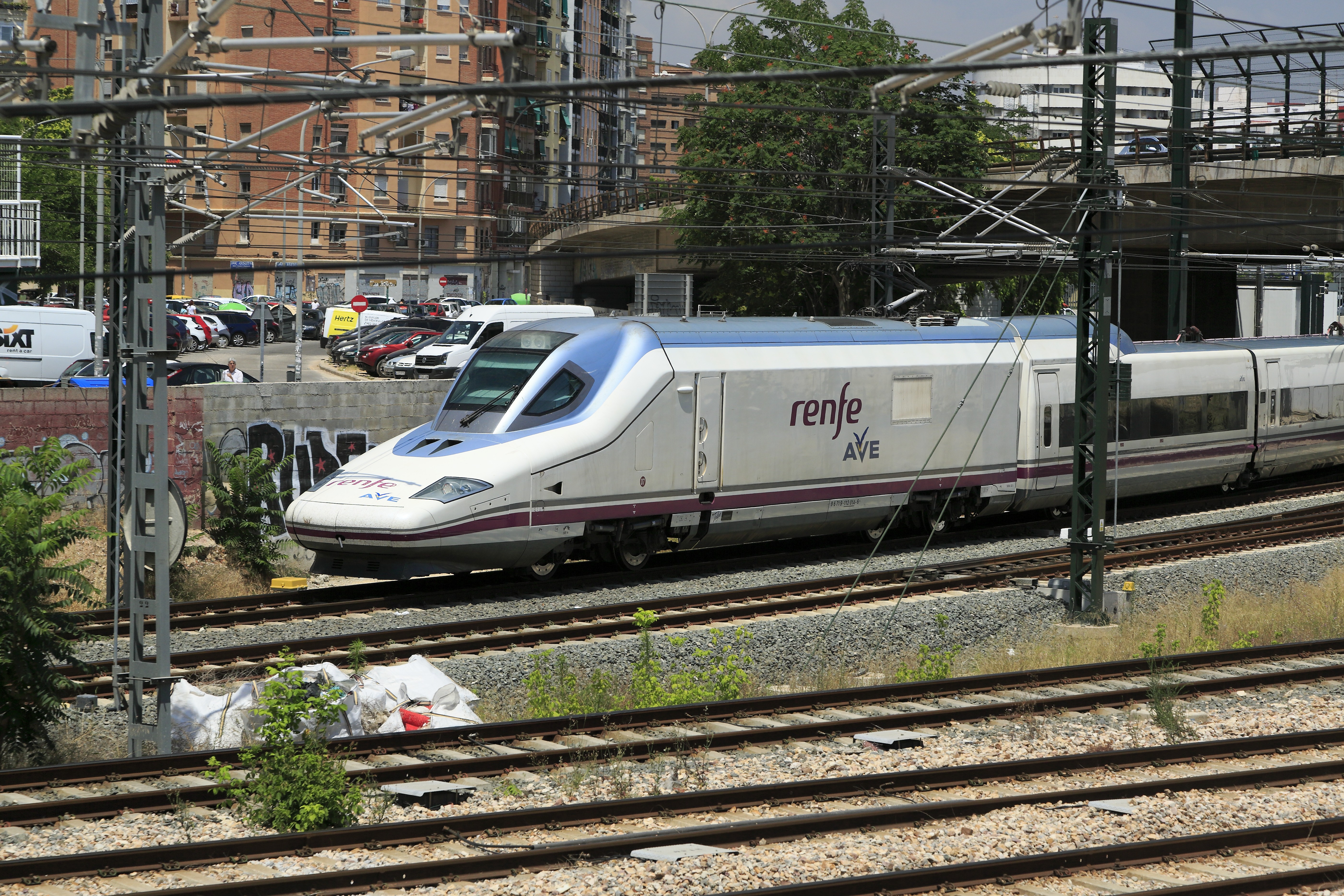 A Renfe class 112 AVE trainset arriving at València Joaquín Sorolla station.