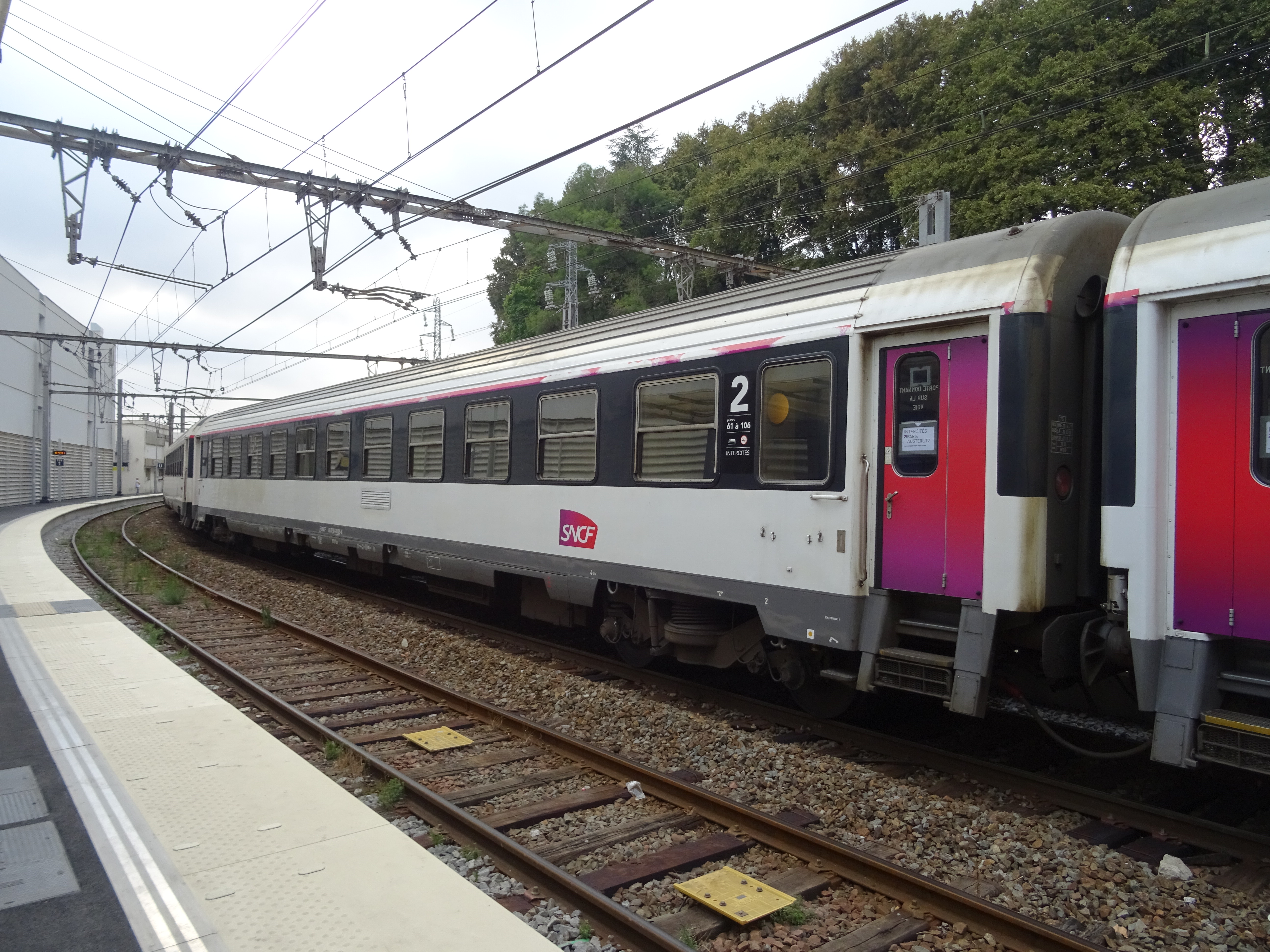 An Intercités de Nuit sleeper train on the Paris to Nice route.