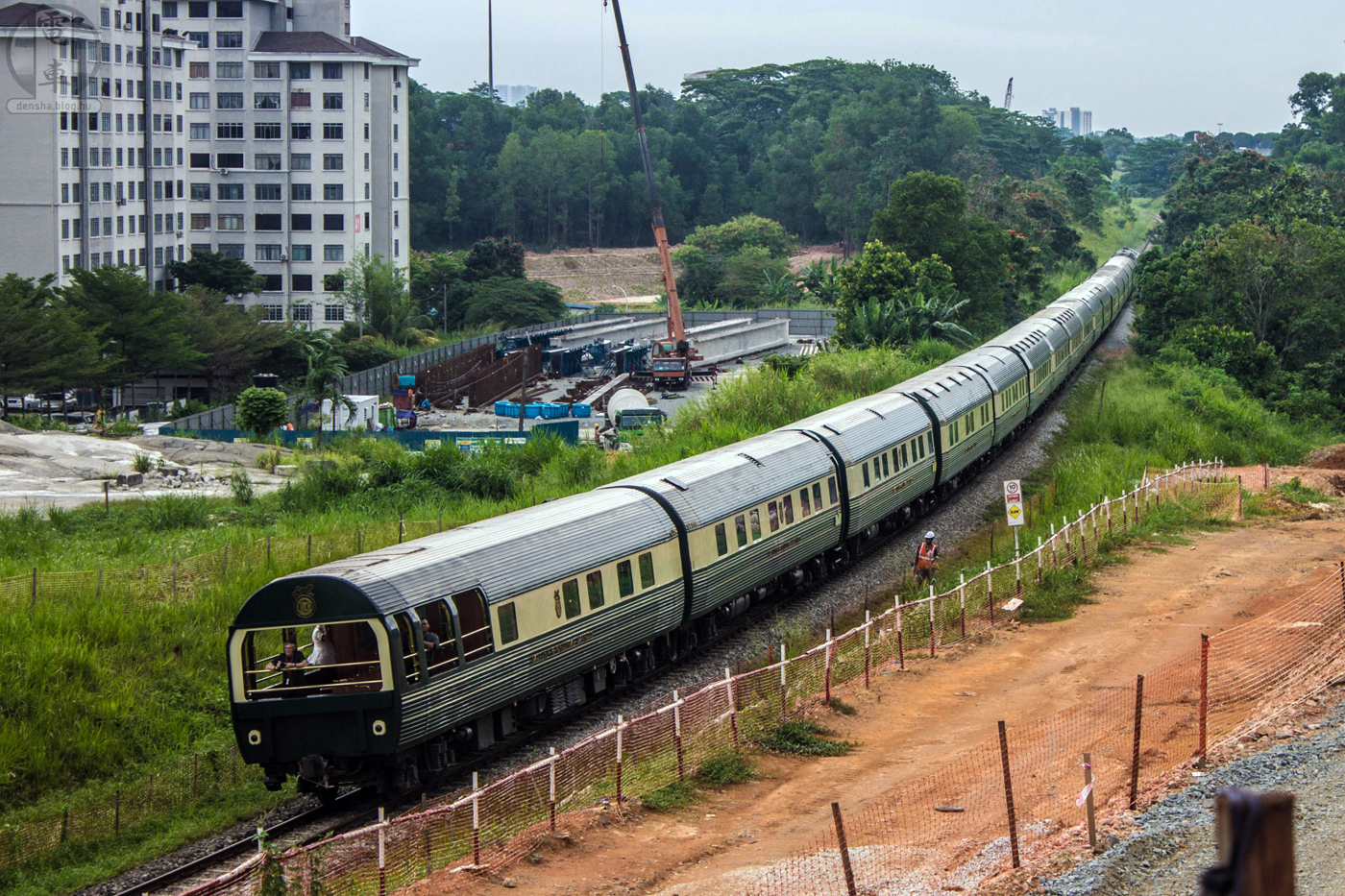 The Eastern & Oriental Express curves through Johor Bahru on its Singapore–Bangkok journey.
