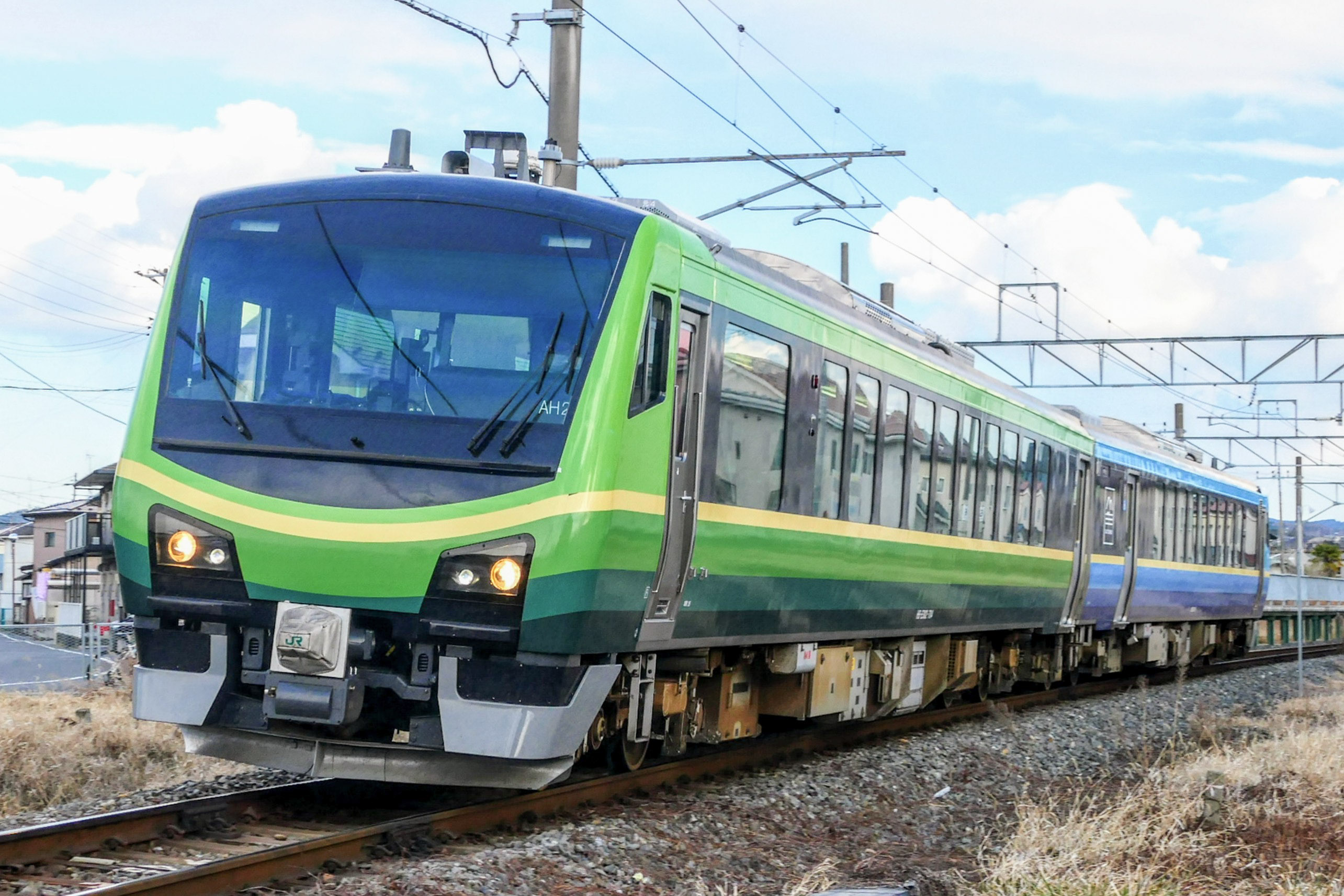 JR East SATONO sightseeing train, HB-E300 series set AH2.