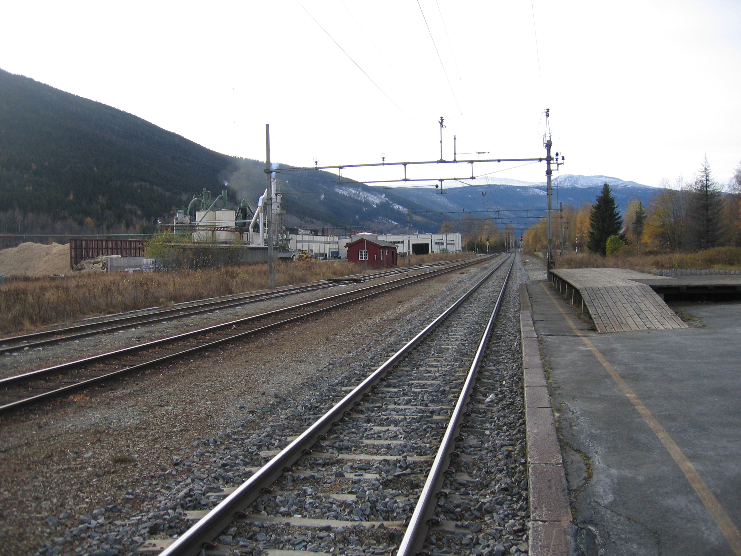 The Dovre Line running north through the Gudbrandsdalen landscape near Kvam.