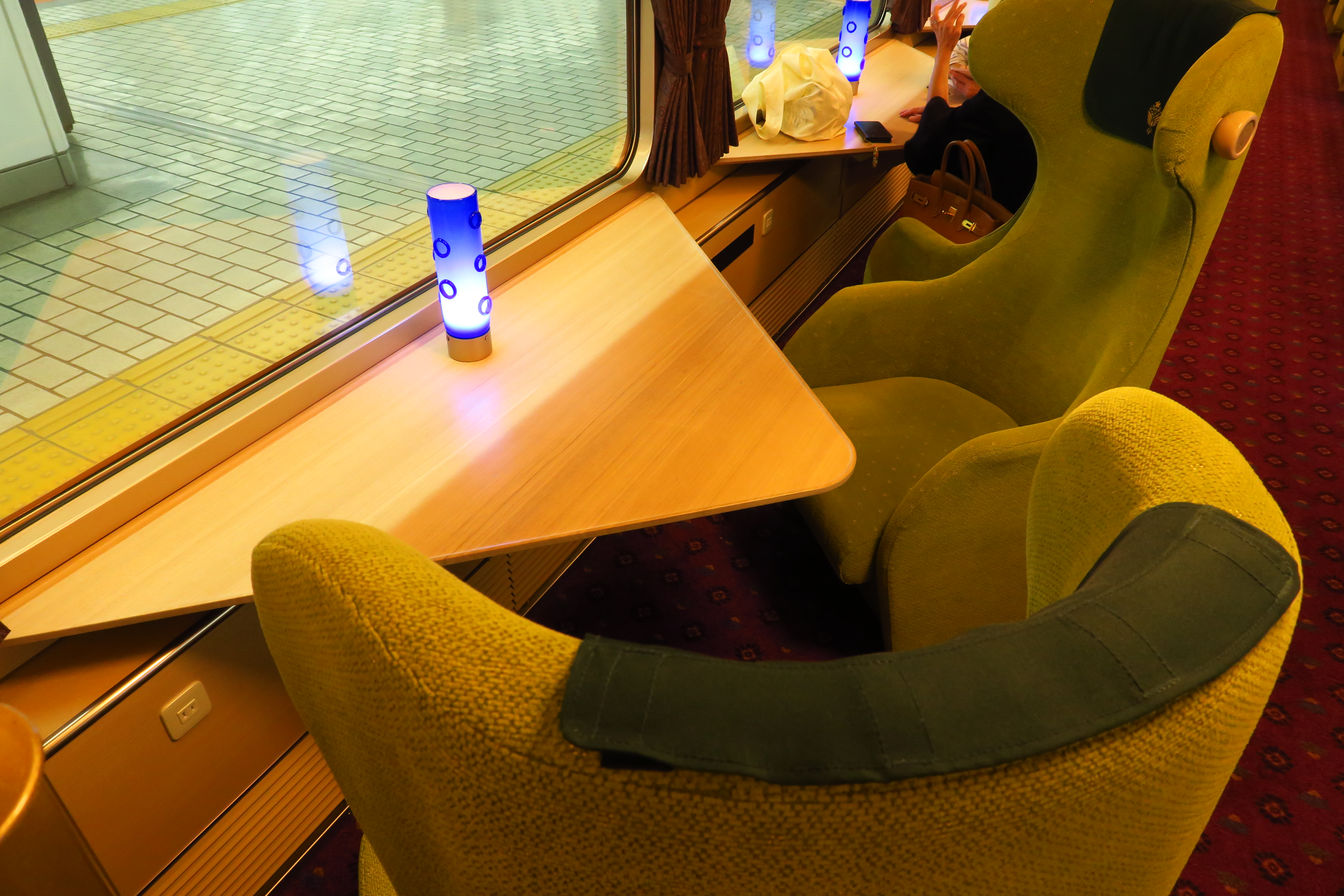 Twin seats facing each other across a table beside the window inside the AONIYOSHI.