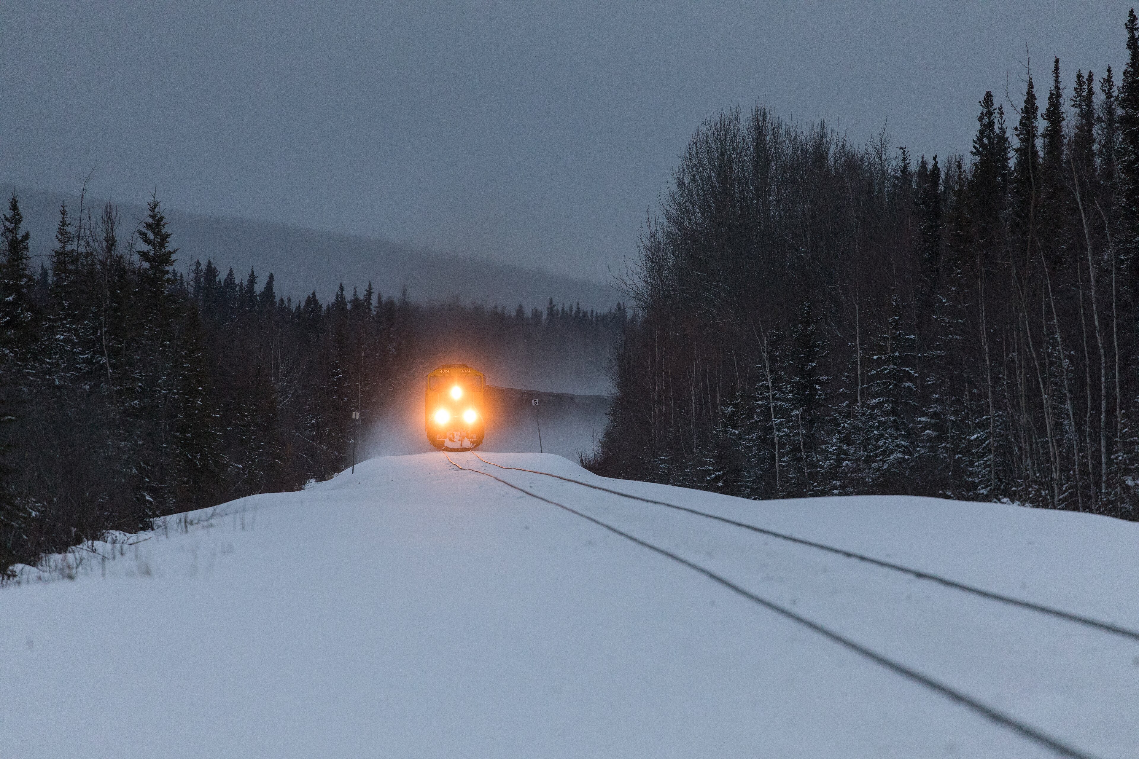 Aurora Winter Train: Alaska Railroad   Flickr   Markus Trienke