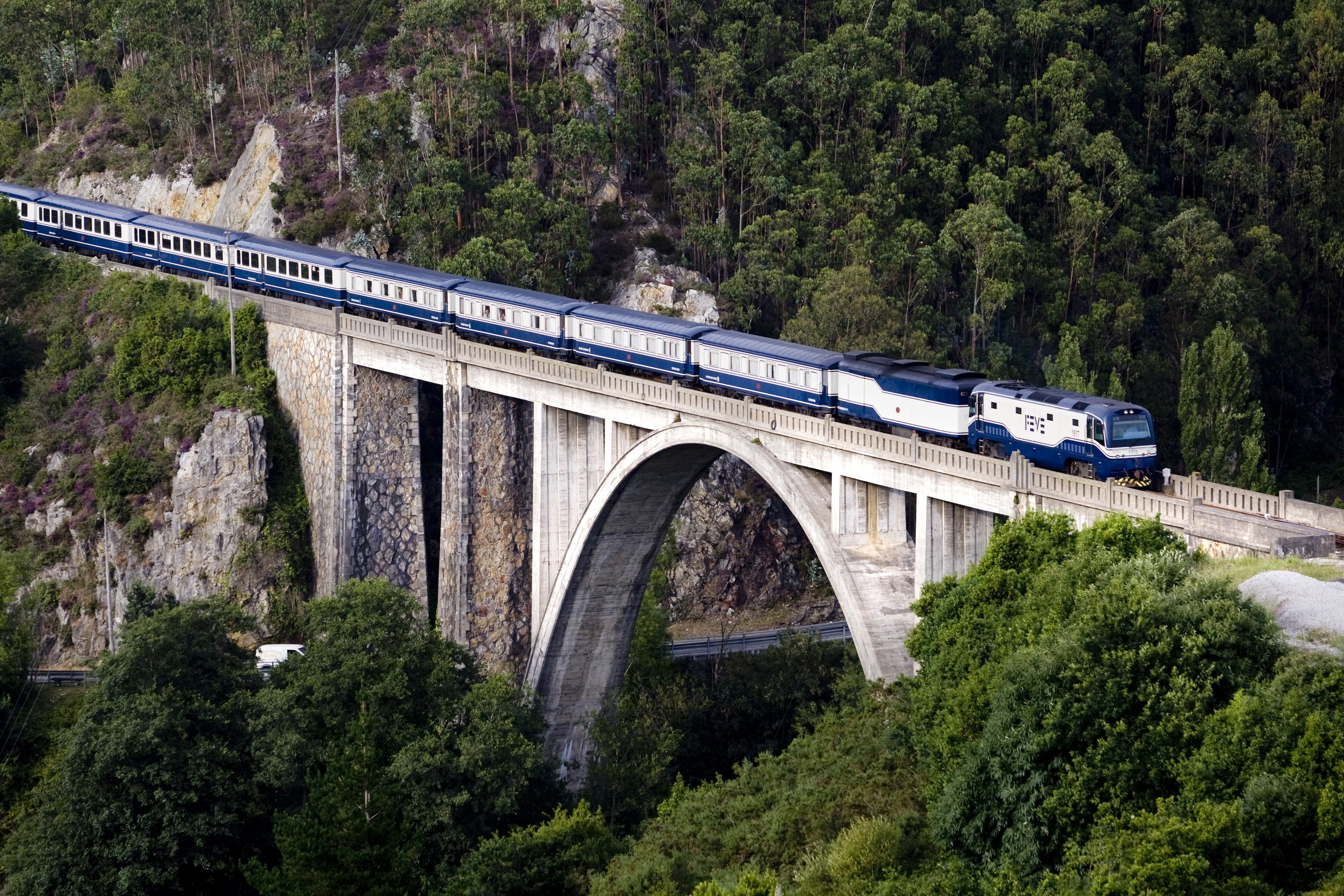 El Transcantábrico Gran Lujo: El Transcantábrico   Viaducto de Luarca