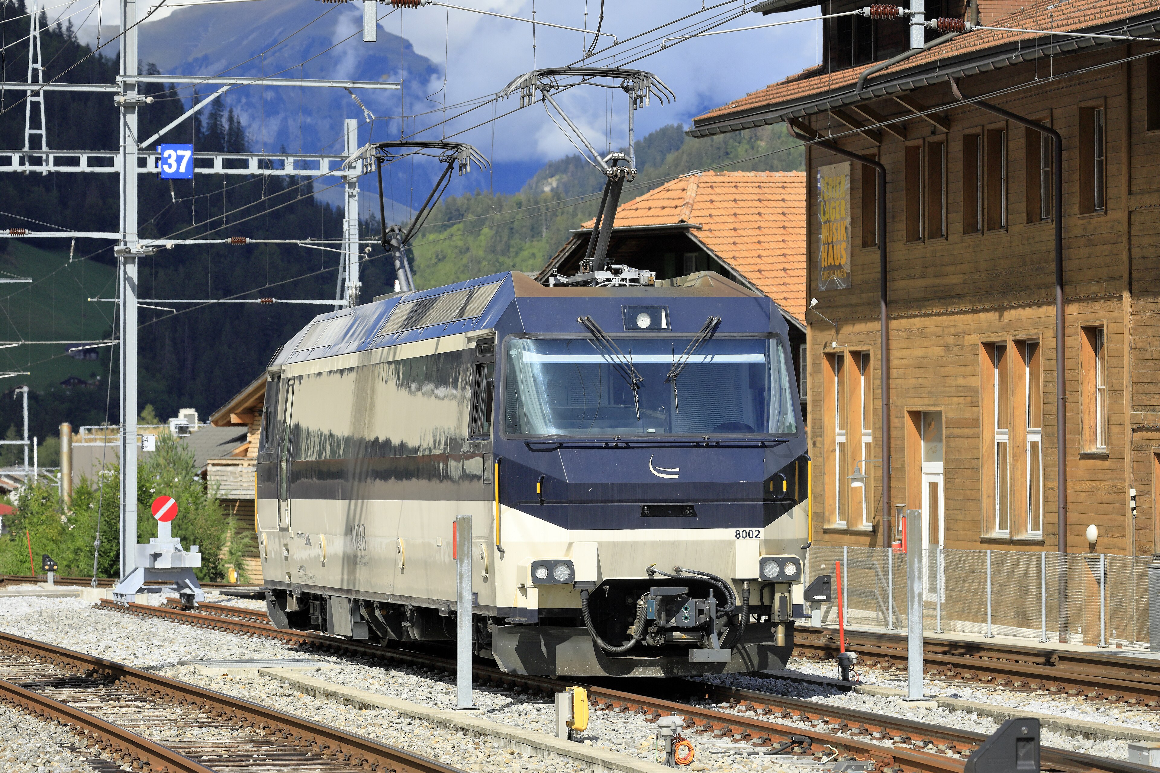 GoldenPass Express: L02 595 Bf Zweisimmen, Ge 4 4 8002