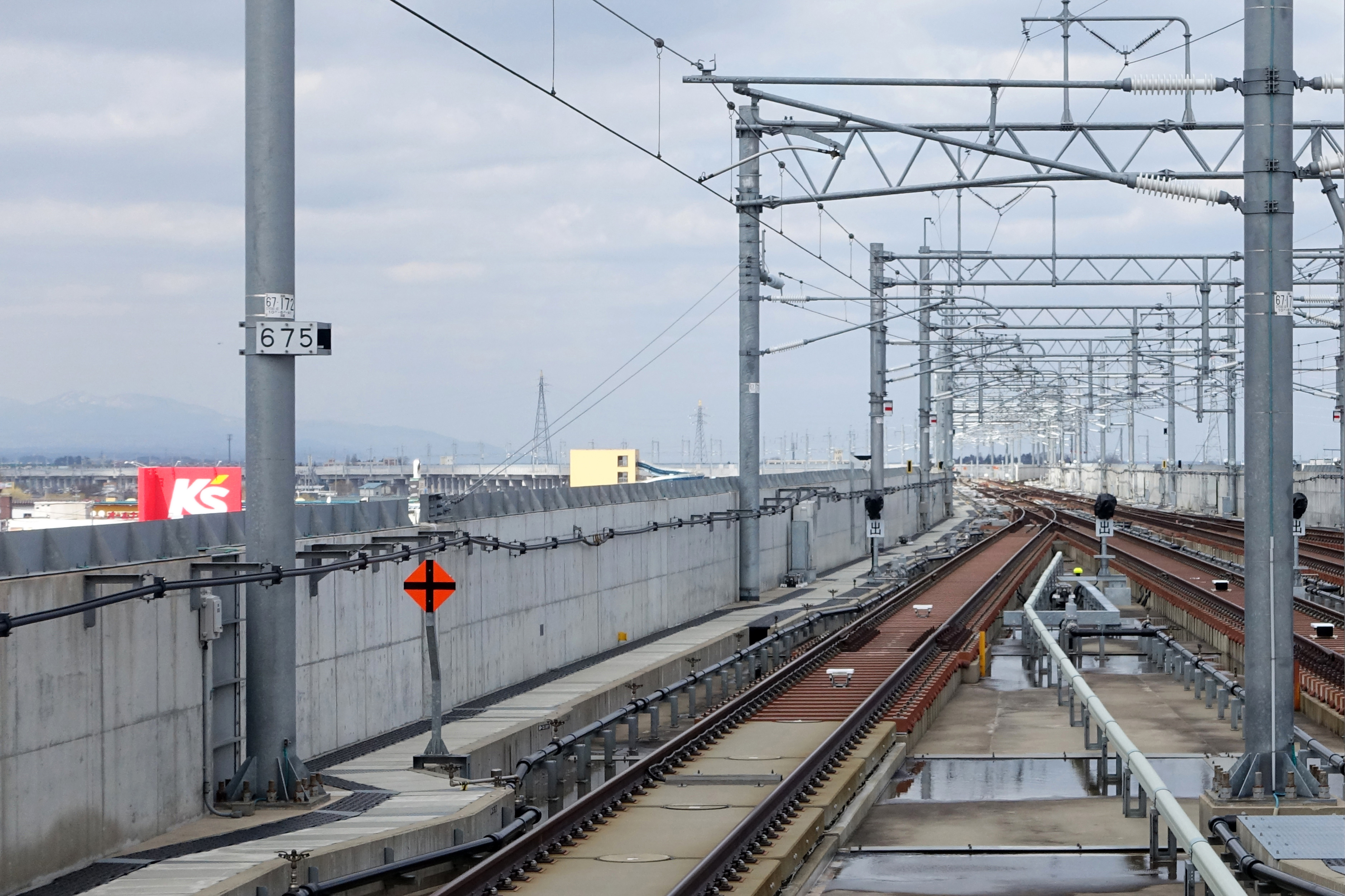 Hokkaido Shinkansen: Shin-Aomori to Shin-Hakodate-Hokuto: Hokkaido Shinkansen at Shin Aomori