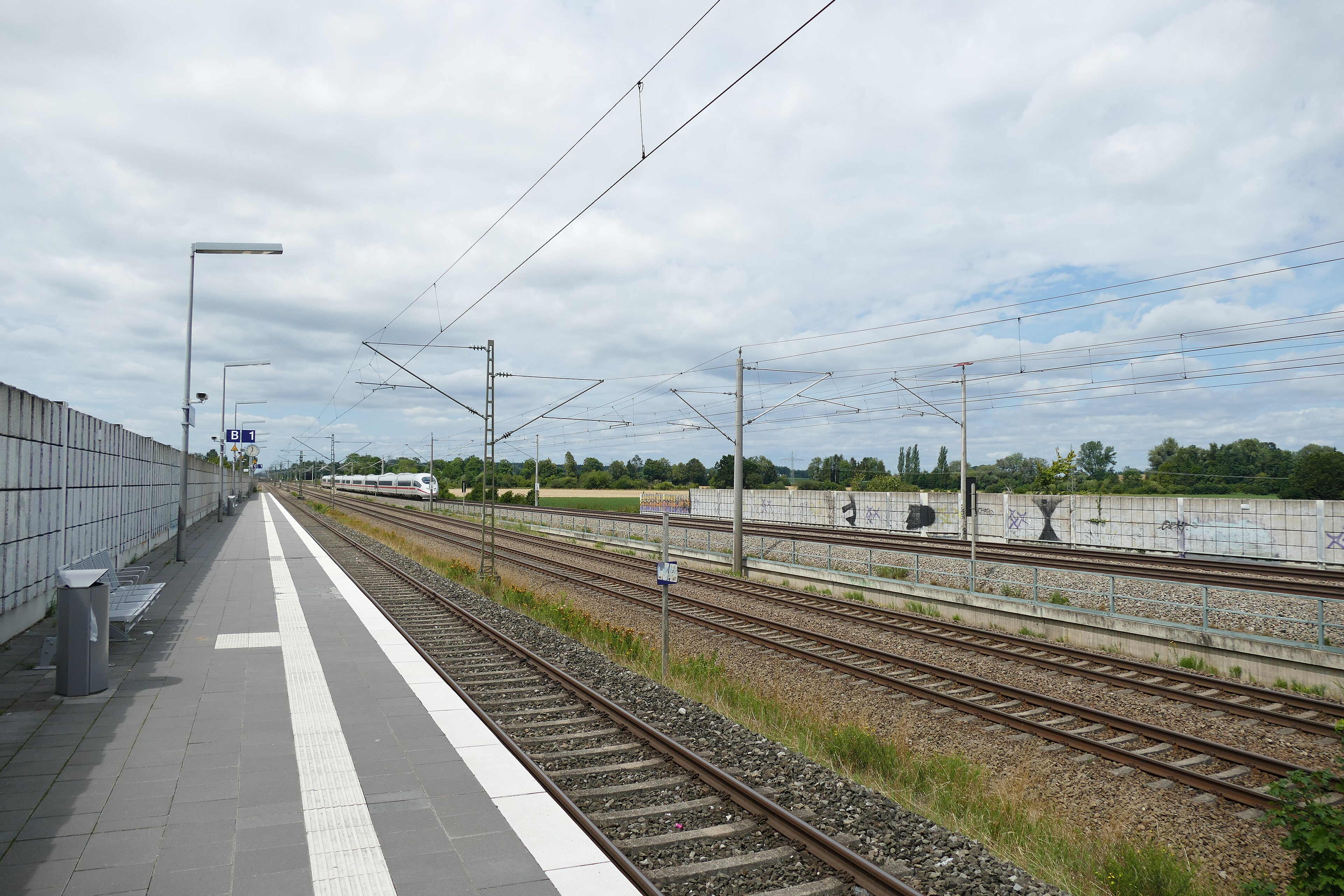 ICE Sprinter: Berlin to Munich: An ICE train on its way to Munich 01