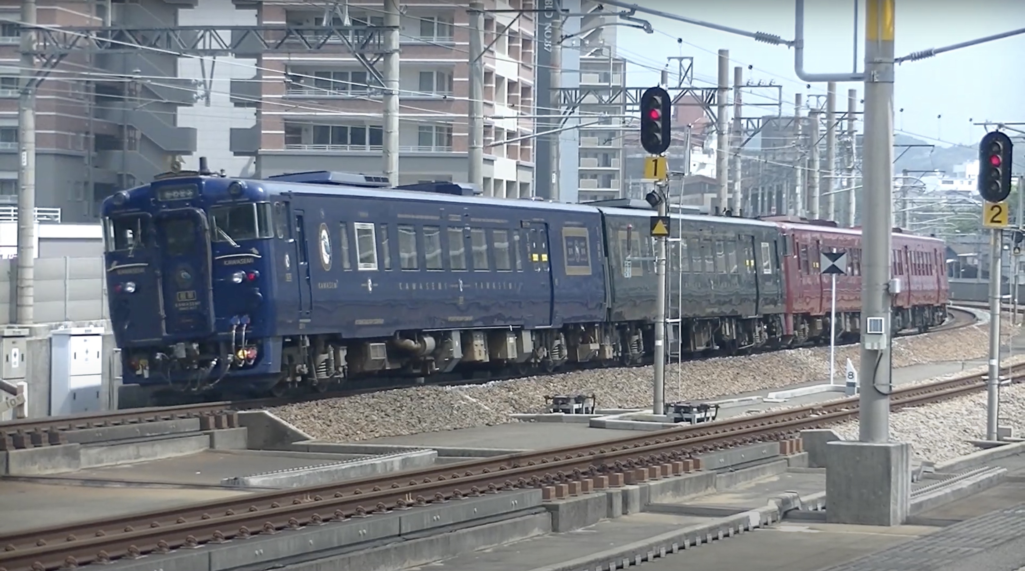 Kawasemi Yamasemi: Kawasemi Yamasemi Isaburō Shimpei passing Chihaya Station 2021 04 30