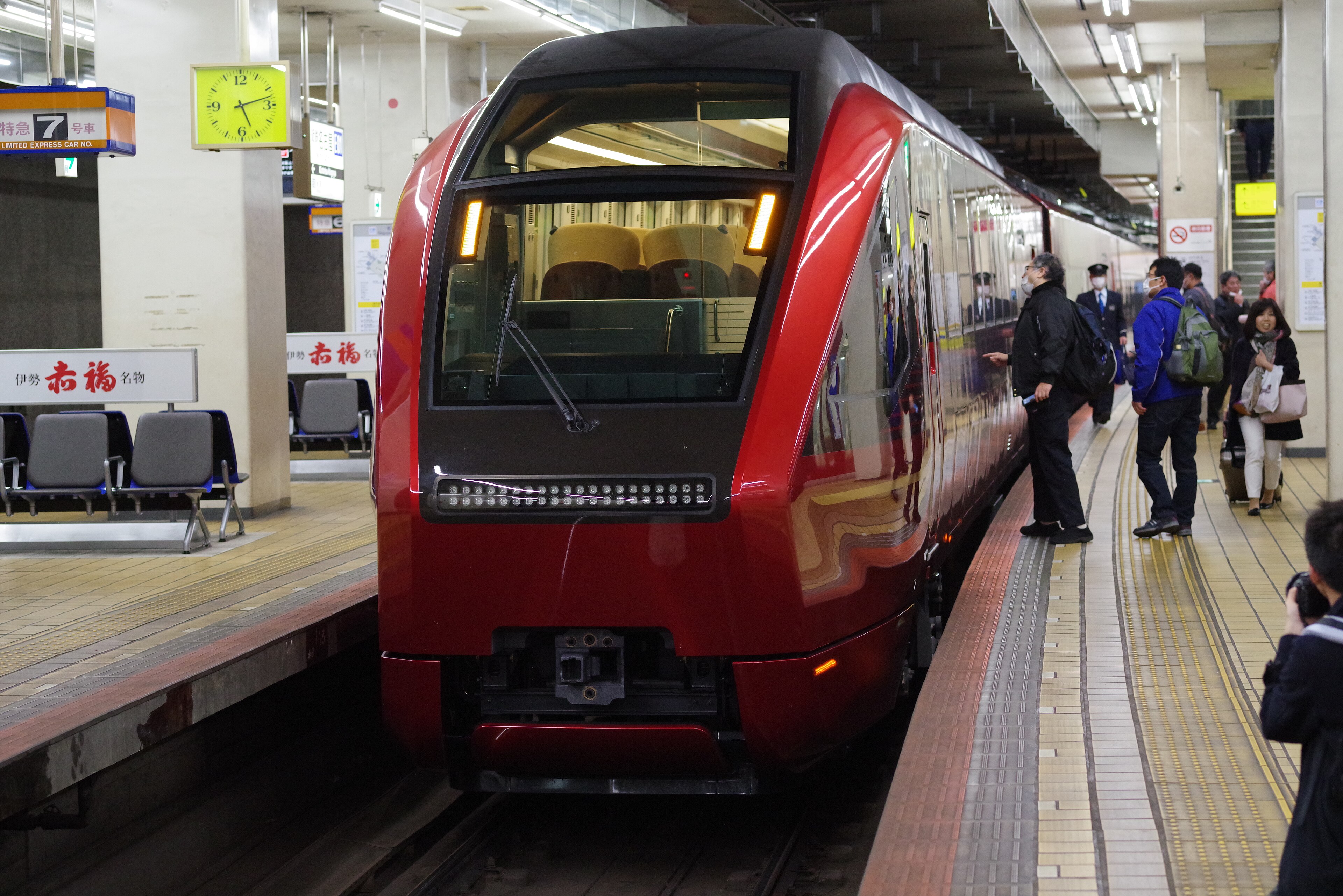 Kintetsu Hinotori: Osaka Namba to Nagoya: Kintetsu 80000 series Nagoya Station (49703548326)