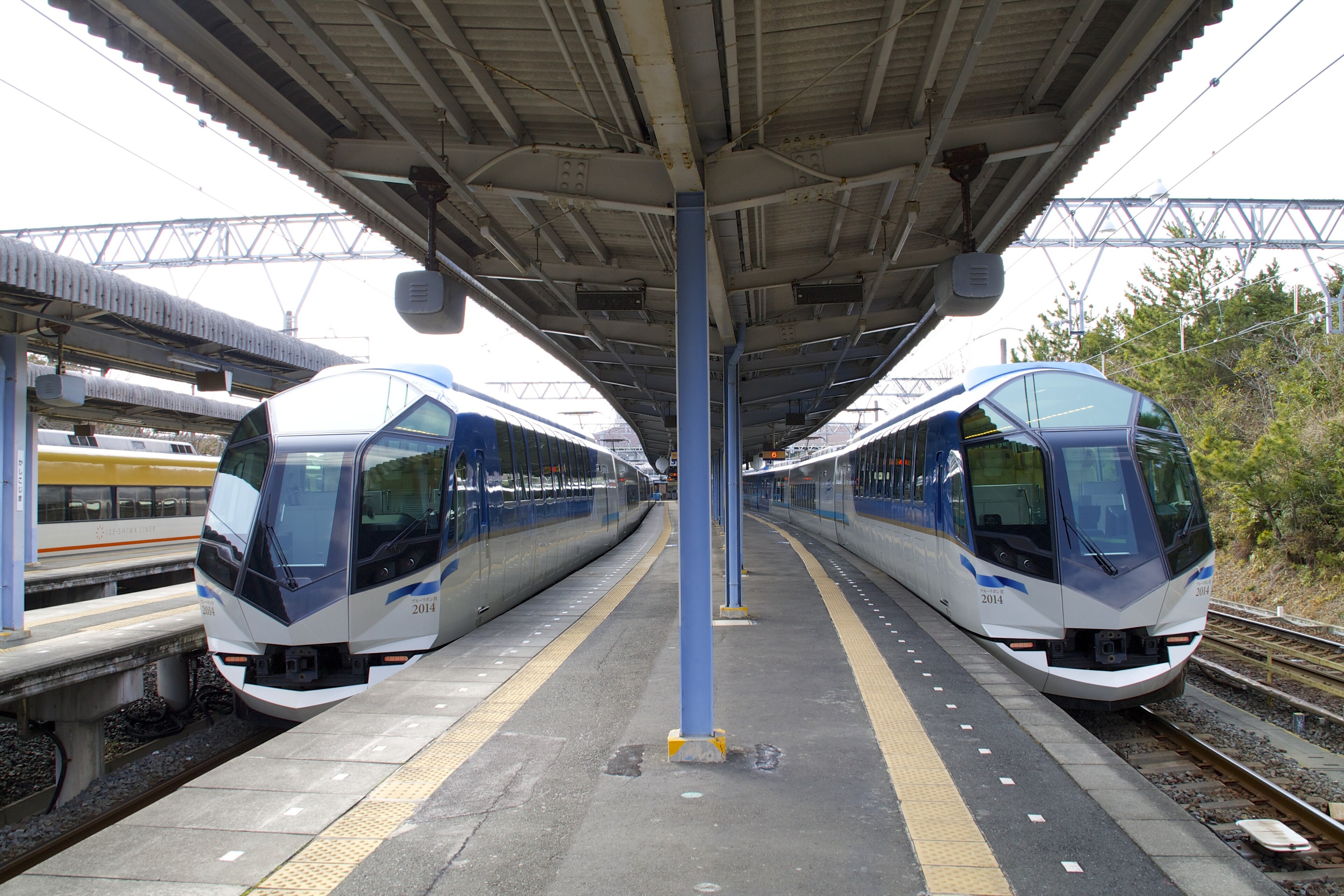 Kintetsu Shimakaze: Osaka Namba to Kashikojima: Kintetsu Limited Express trains at Kashikojima Station 2015 02 27 (16669627282)