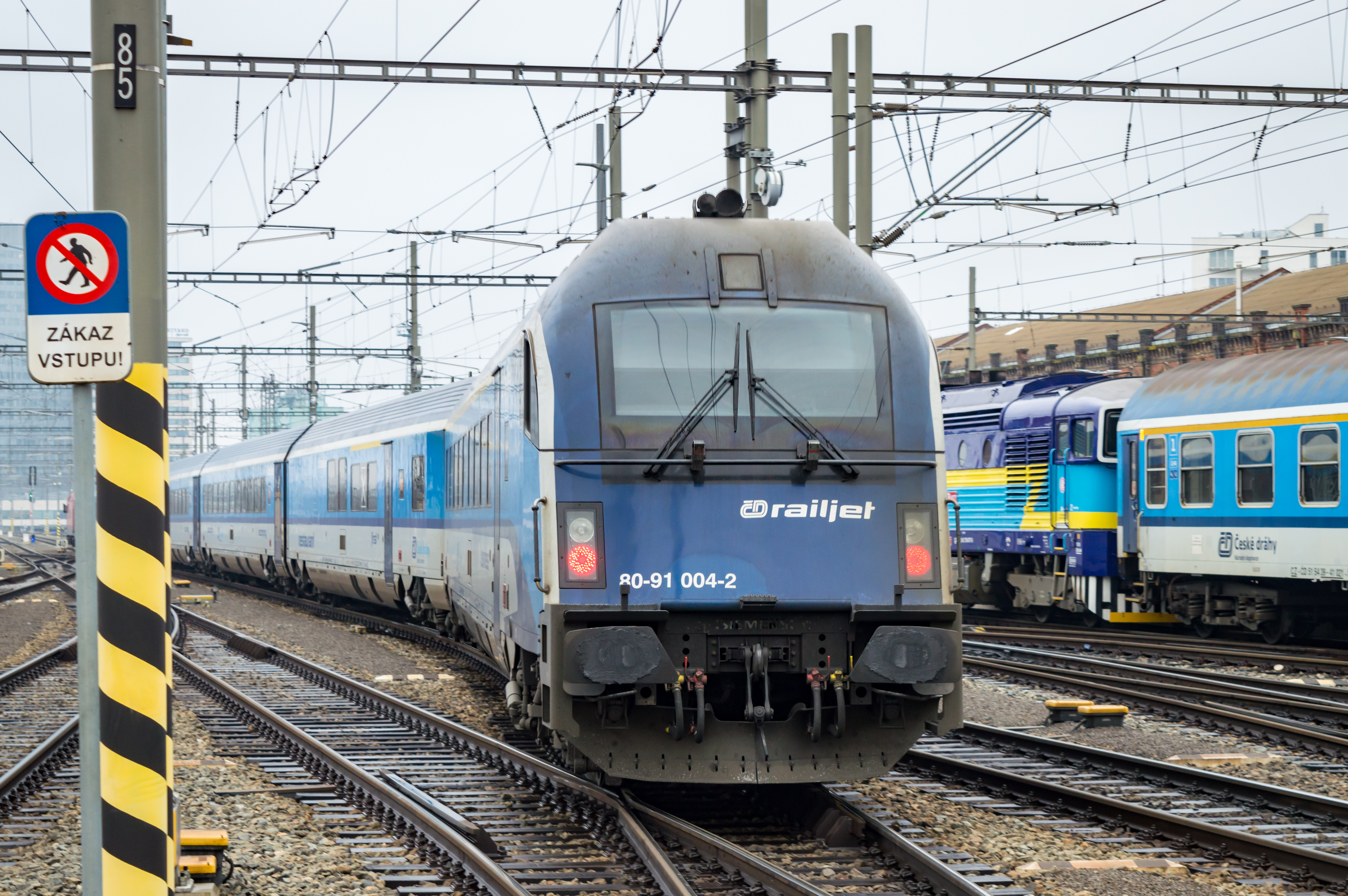 A České dráhy railjet control car at Brno hlavní nádraží, the corridor station between Prague and Vienna.