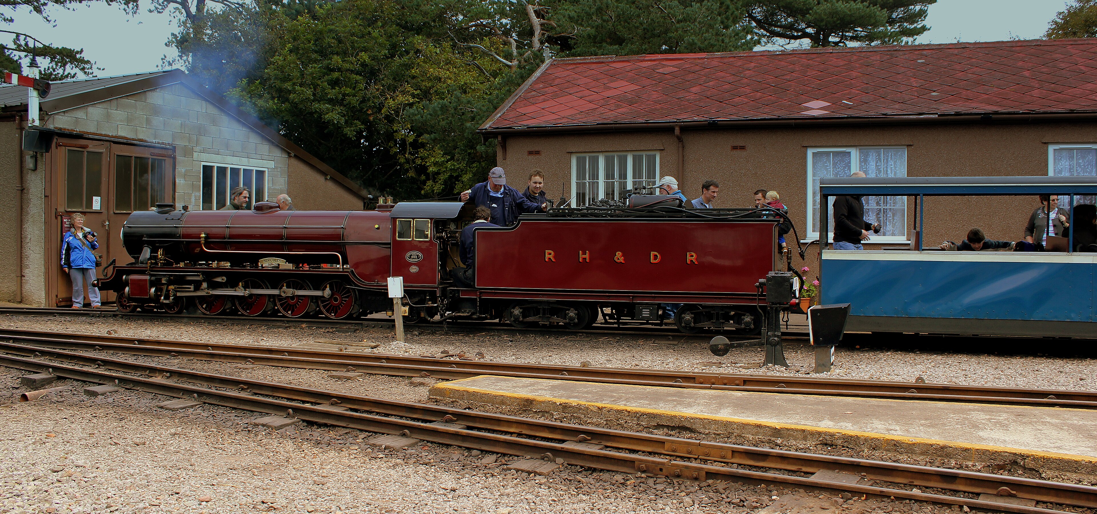 Ravenglass & Eskdale Railway: HERCULES STEAM LOCOMOTIVE ON THE RAVENGLASS AND ESKDALE RAILWAY AT RAVENGLASS STATION ON THE CUMBRIA COAST LINE OCT 2013 (10114949386)