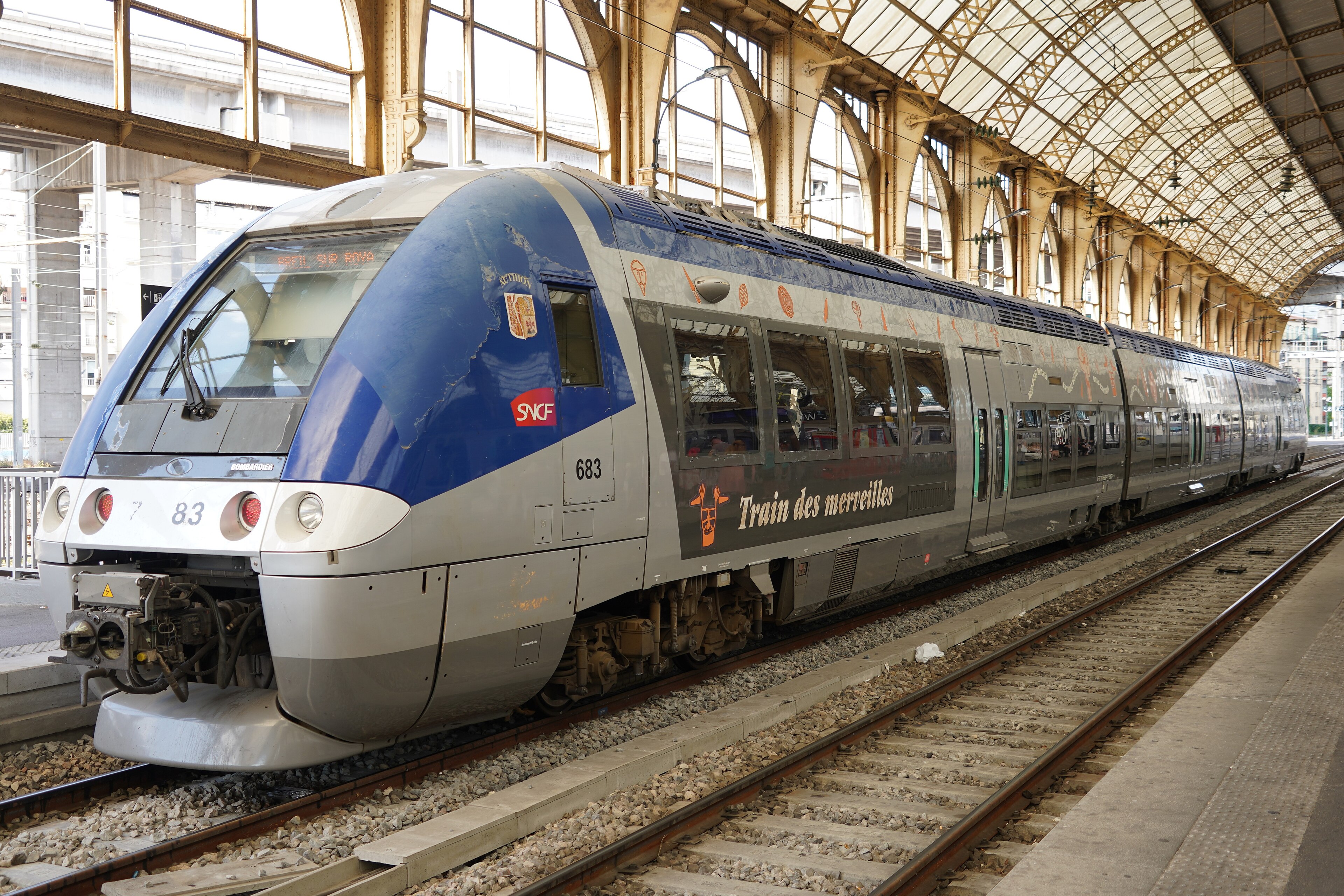Train des Merveilles: X 76500 en livrée TER PACA   train des Merveilles en gare de Nice Ville