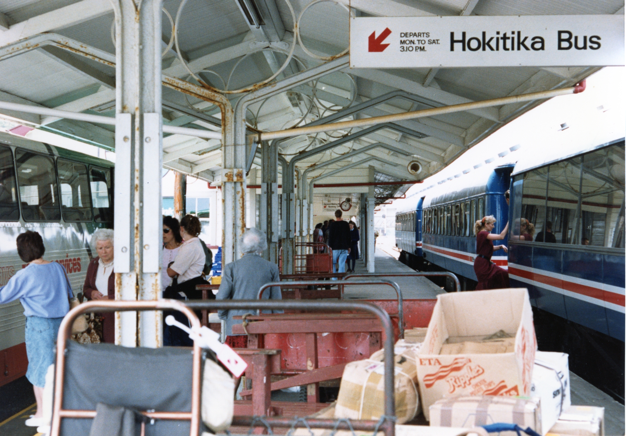 TranzAlpine: The TranzAlpine arrives at the Greymouth Railway Station, 1988. CC427