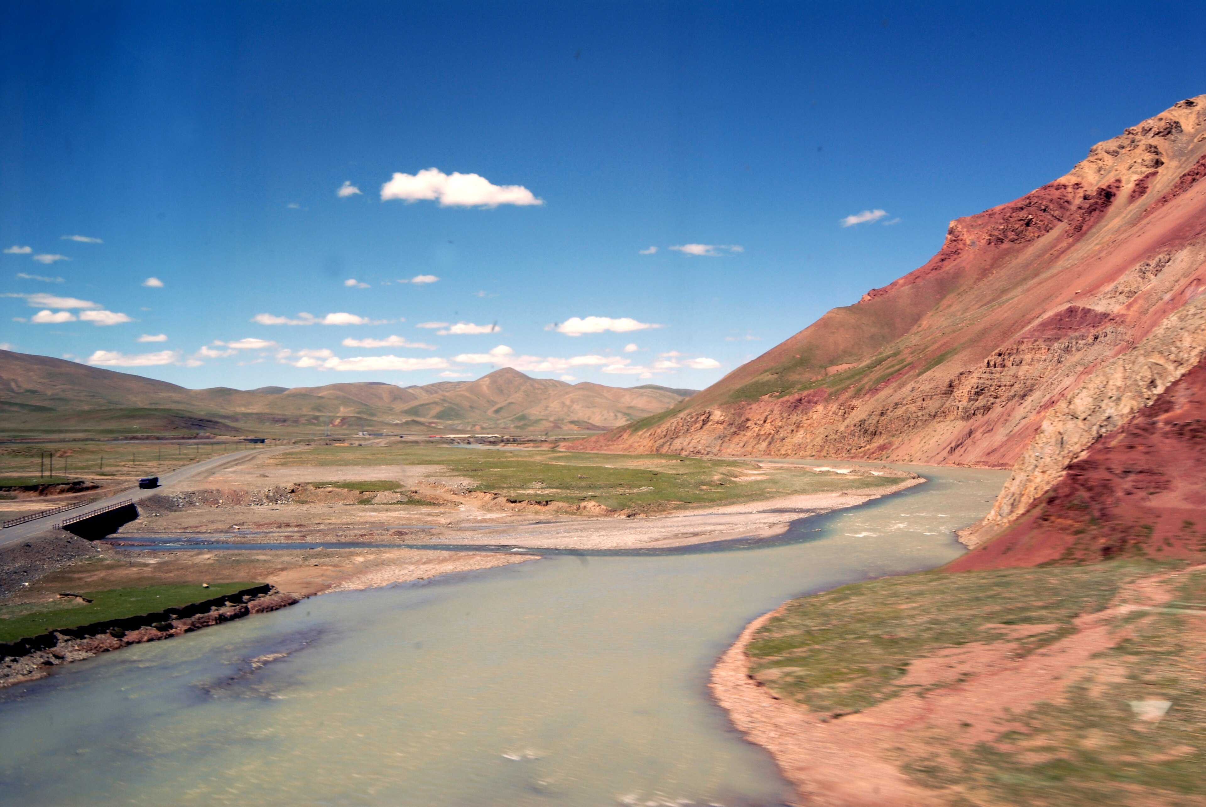 Xining to Lhasa: the Qinghai–Tibet Railway: Landscape along the railway from Lhasa to Xining (29888248681)