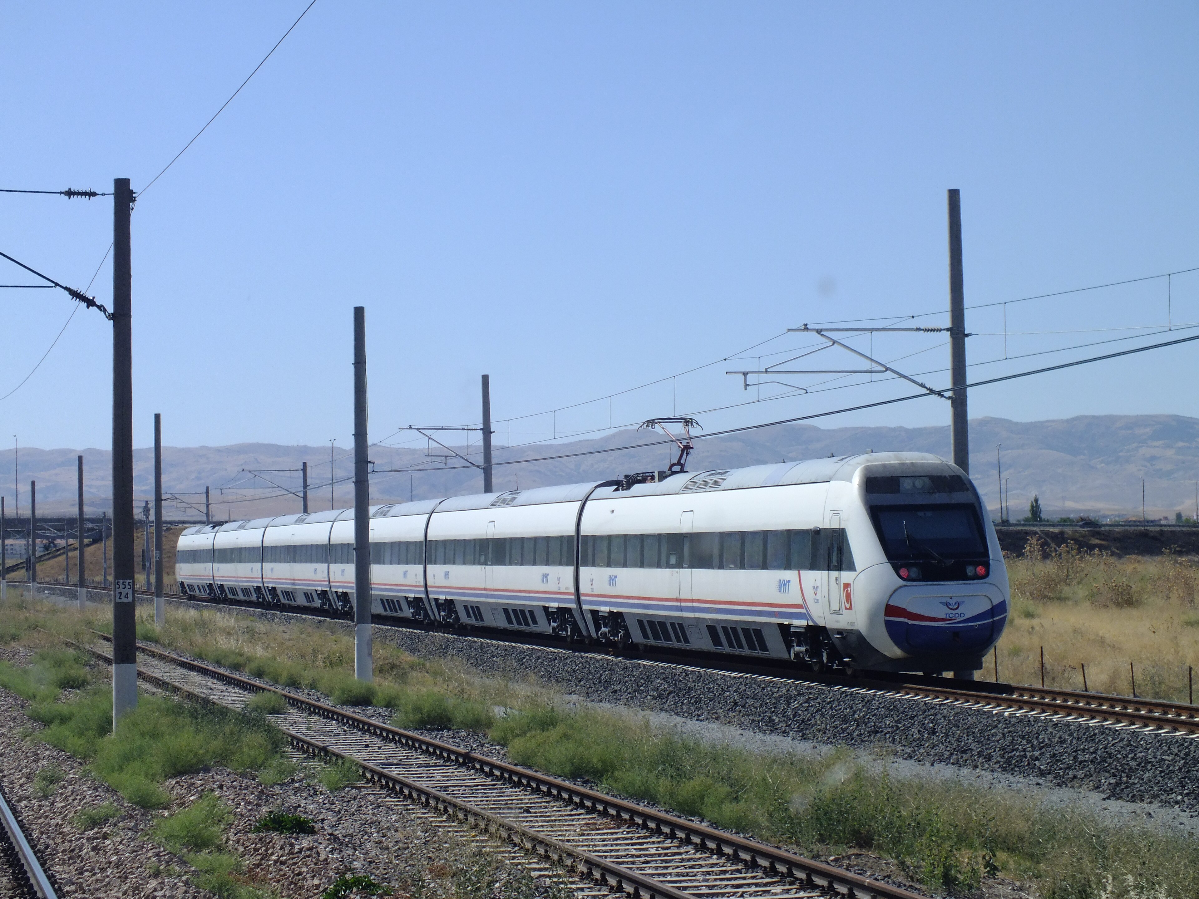 YHT: Ankara to Istanbul: YHT set in Ankara