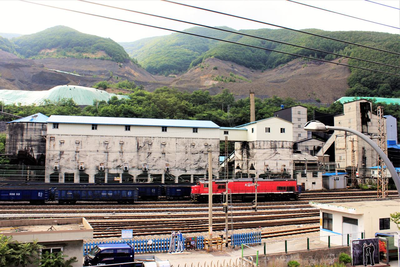 The V-Train in the Baekdudaegan gorge on the Yeongdong Line.