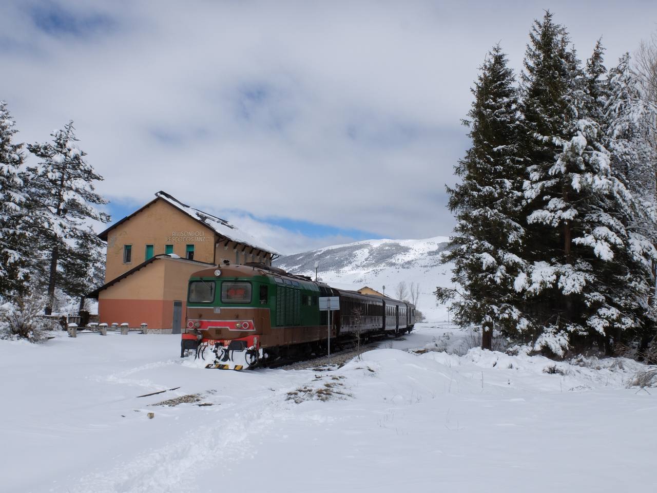 Ferrovia dei Parchi excursion train at snowy Rivisondoli-Pescocostanzo station in the Abruzzo Apennines