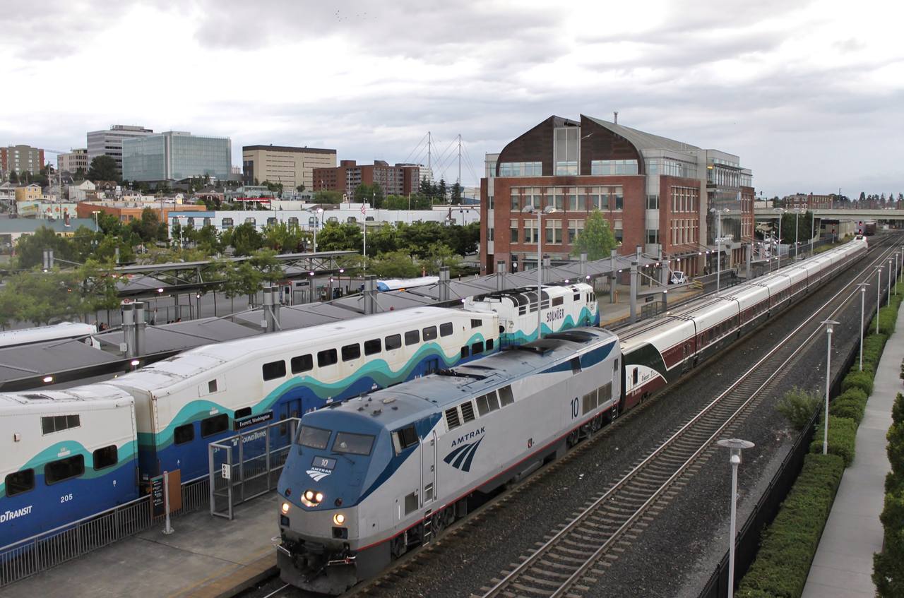 Amtrak Cascades passing a Sounder commuter train at Everett, Washington.
