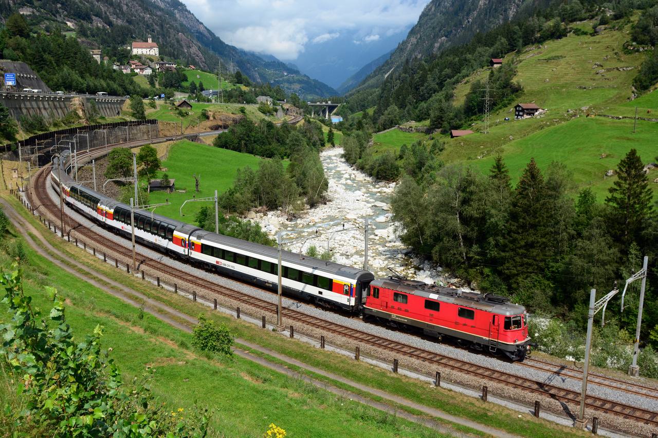 Gotthard Panorama Express curving through the Reuss Valley at Wassen.