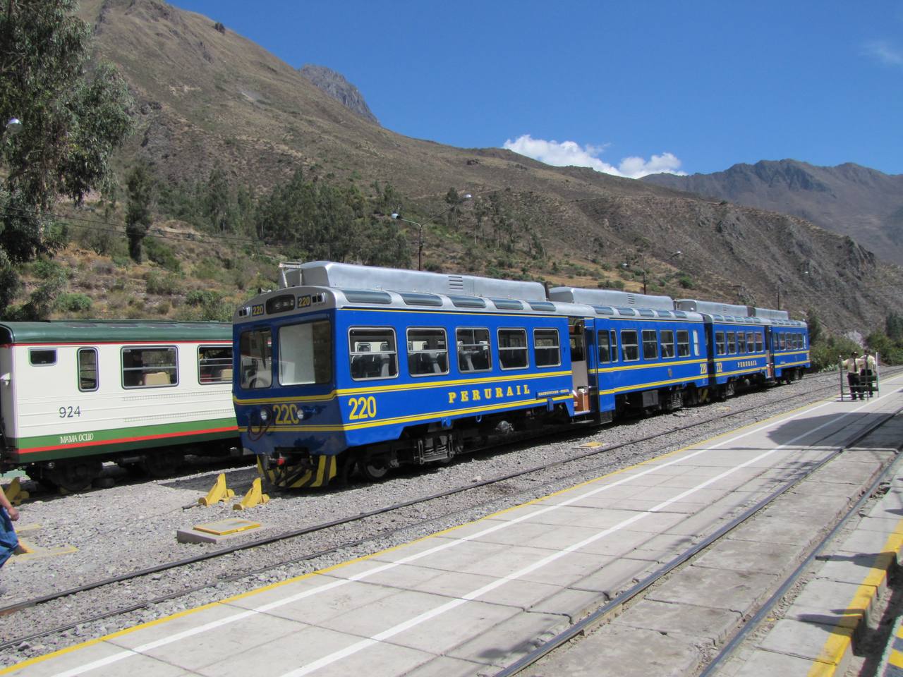 The blue Hiram Bingham train in the Sacred Valley at Ollantaytambo.