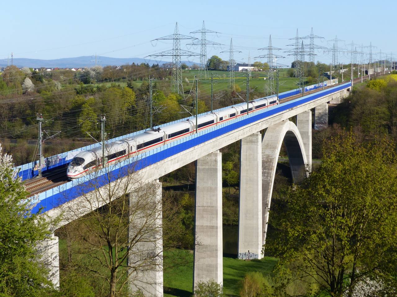 An ICE train on the Lahn valley viaduct at Limburg on the Cologne-Frankfurt high-speed line.