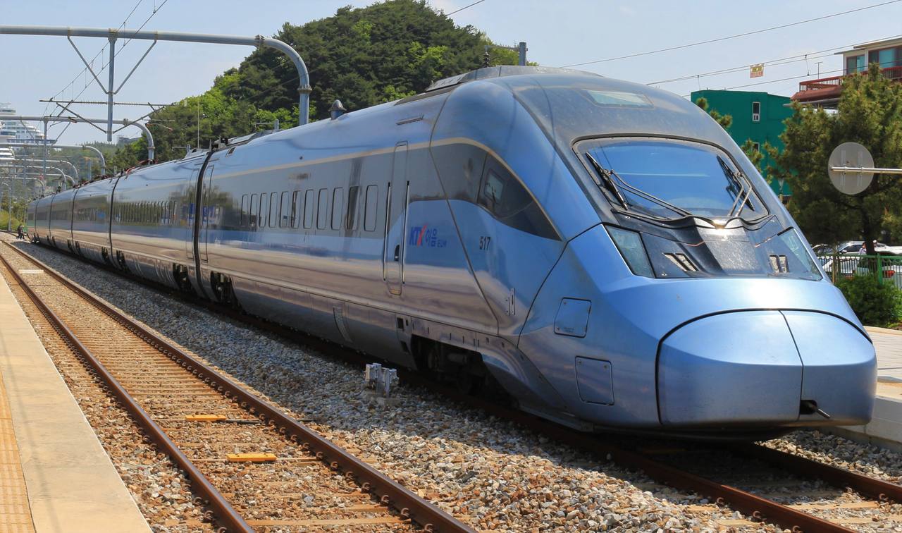 A KTX-Eum train on the Gangneung line at Jeongdongjin.