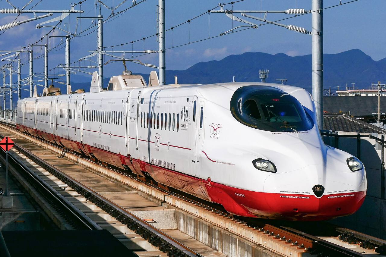 An N700S Kamome trainset on the Nishi Kyushu Shinkansen.