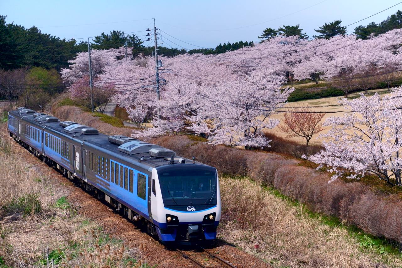 JR East Resort Shirakami Aoike train arriving at Akita-Shirakami Station in Happo, Akita, Japan.