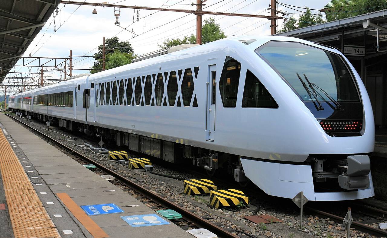 A Tobu N100 series Spacia X train at Tobu-Nikko Station.
