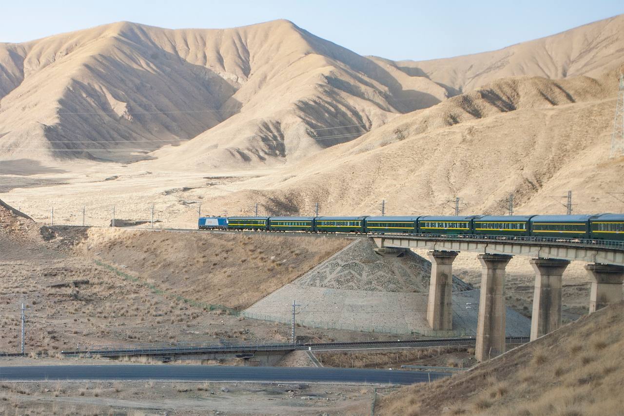 A train on the Qinghai–Tibet Railway crossing the Tibetan plateau.