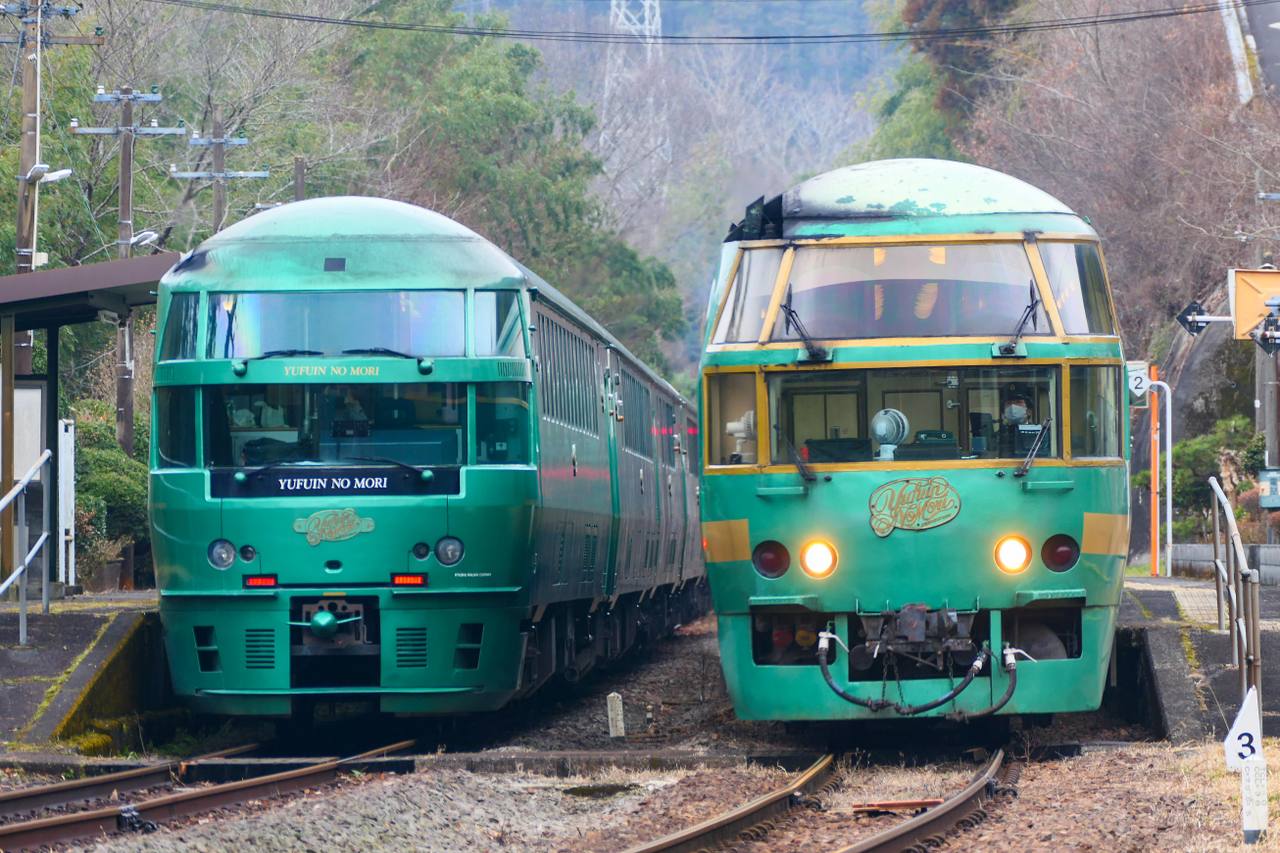 Two JR Kyushu Yufuin no Mori trainsets meeting at Noya Station on the Kyudai Main Line in Japan.