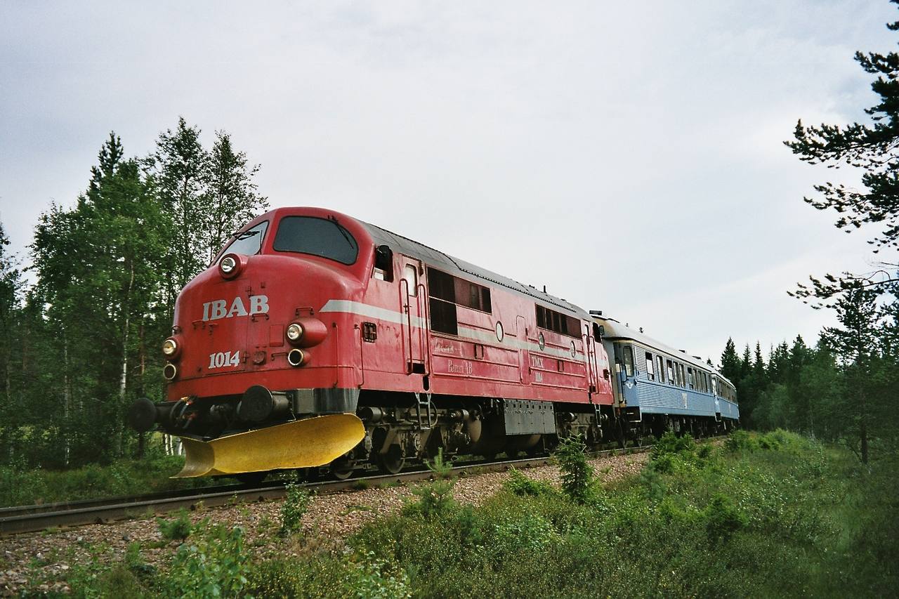 An Inlandsbanan train crossing the wooded Swedish inland route.